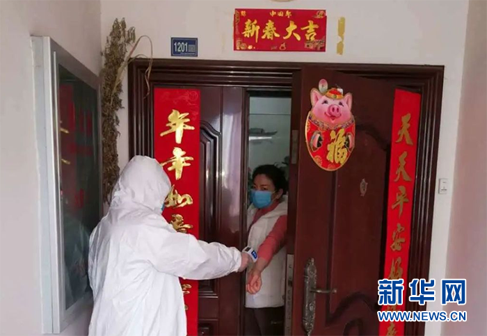 武汉：党员进入小区一线抗疫