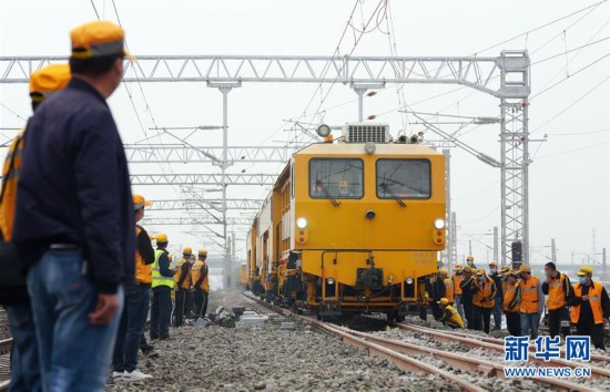 （经济）（3）银西高铁陕西段茂陵站完成首次转线换装