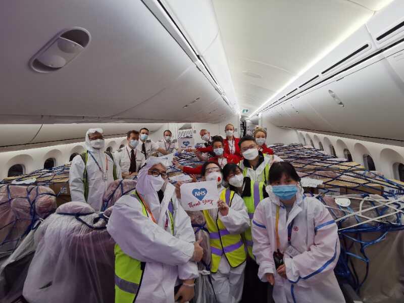 英国从中国运回3300万只口罩、300台呼吸机等防护物资