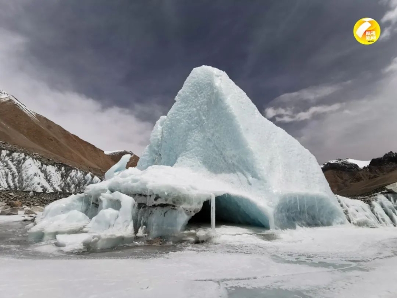 冰雪奇缘！陕西测绘队员在珠峰发现“冰雪隧道”！ 还发来了“明信片”