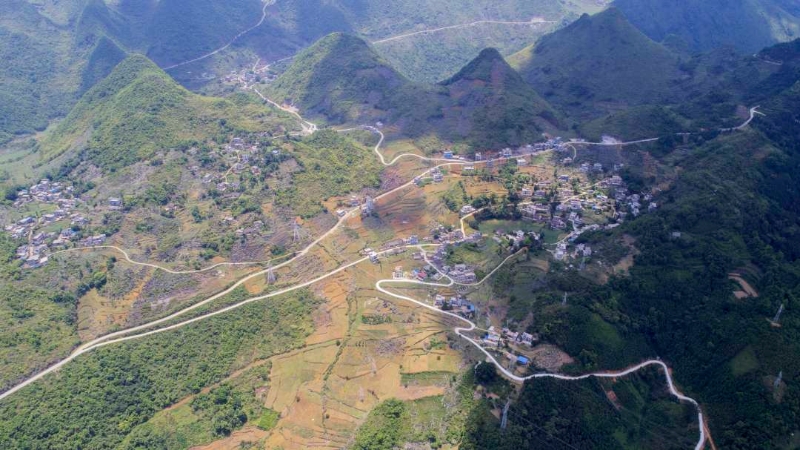 筑就群众致富路，隆林县4年建村级道路2433公里