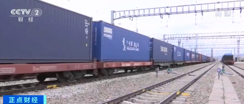 新疆铁路货运量过亿吨 比去年提前35天实现这一目标
