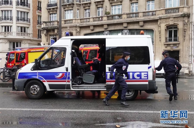 （国际）（1）巴黎发生持刀伤人事件 至少2人受伤
