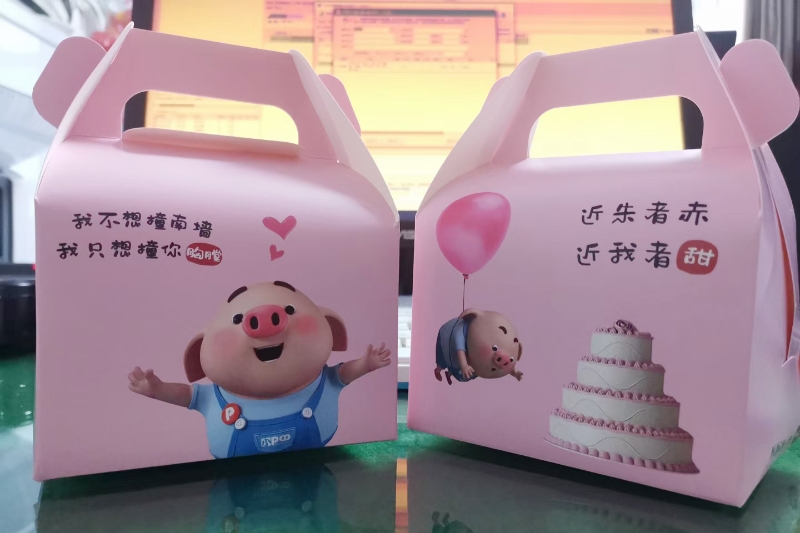 西安市民偶遇援鄂抗疫医生送“爱心蛋糕”  暖心评论刷屏