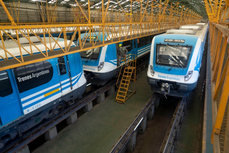 “列车运维无小事”——中国技术人员保障阿根廷城际铁路运营