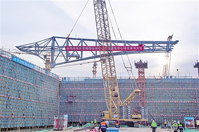 西安国际会展中心二期项目完成钢结构首吊