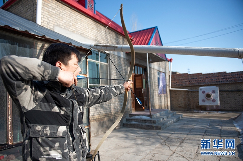 新疆是个好地方|“90后”锡伯族青年为古老制弓技艺传薪续火
