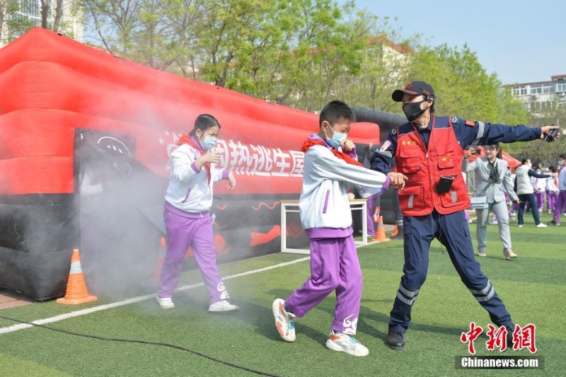北京中小学生参加“4·15国家安全教育日”活动
