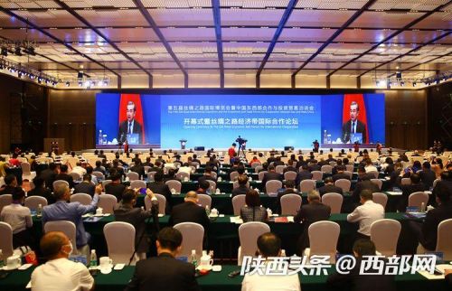 第五届丝绸之路国际博览会暨中国东西部合作与投资贸易洽谈会开幕。第届