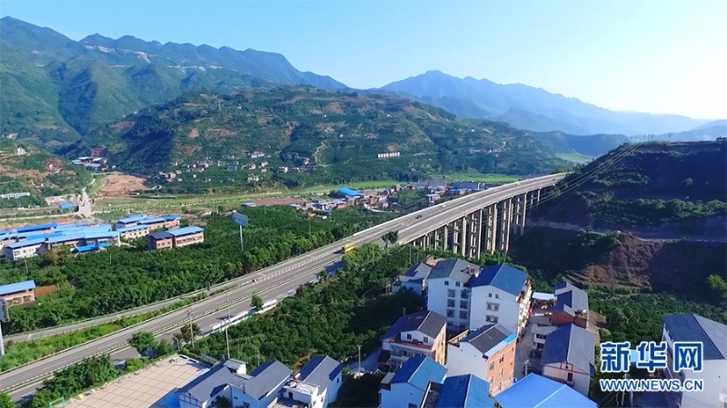 沿着高速看中国丨走沪蓉高速 瞰三峡里的“中华诗城”