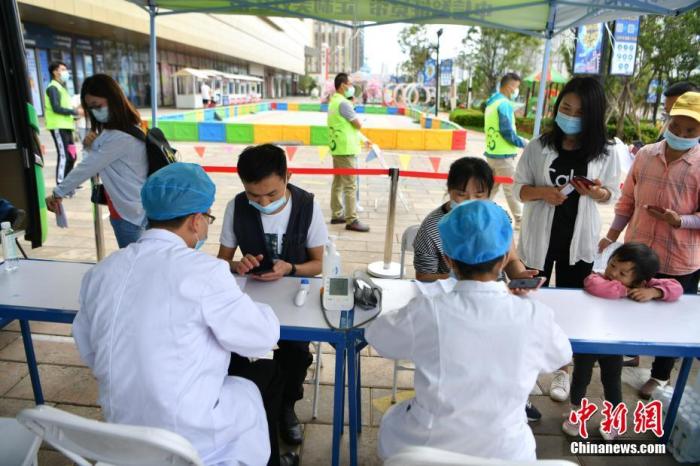 外媒：中国新冠疫苗接种将达10亿剂次 覆盖人群全球居首