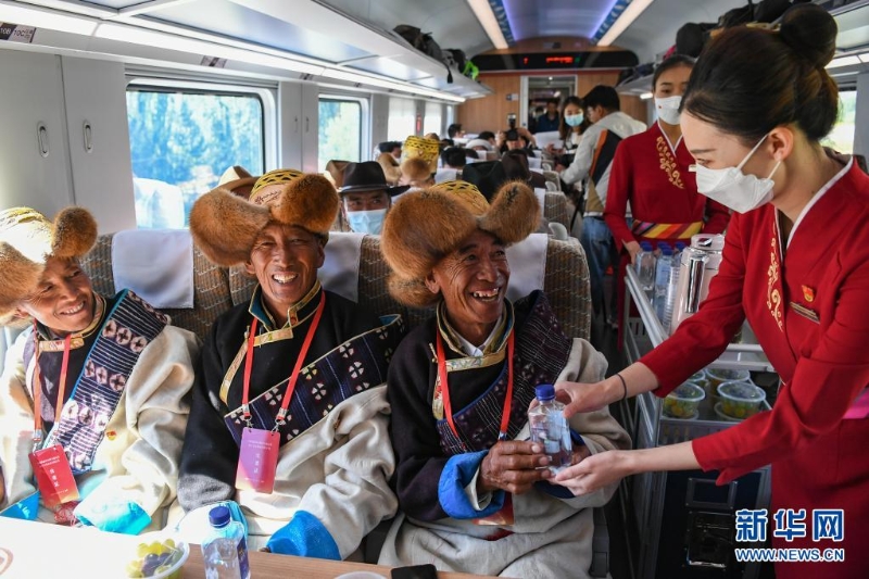 西藏首条电气化铁路建成通车 复兴号实现31个省区市全覆盖