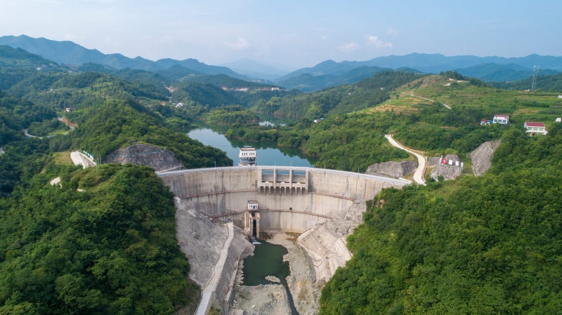 陕西水务集团首个市场化模式建成投运的汉阴县洞河水库。   呼凯悦   摄