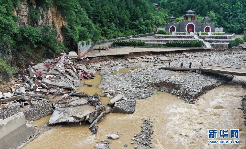 陕西洛南：暴雨致多乡镇道路电力通信中断