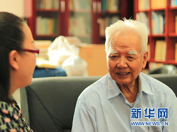 中国人民大学法学院教授，中国刑法学研究会名誉会长高铭暄接受采访。（单博文/摄）