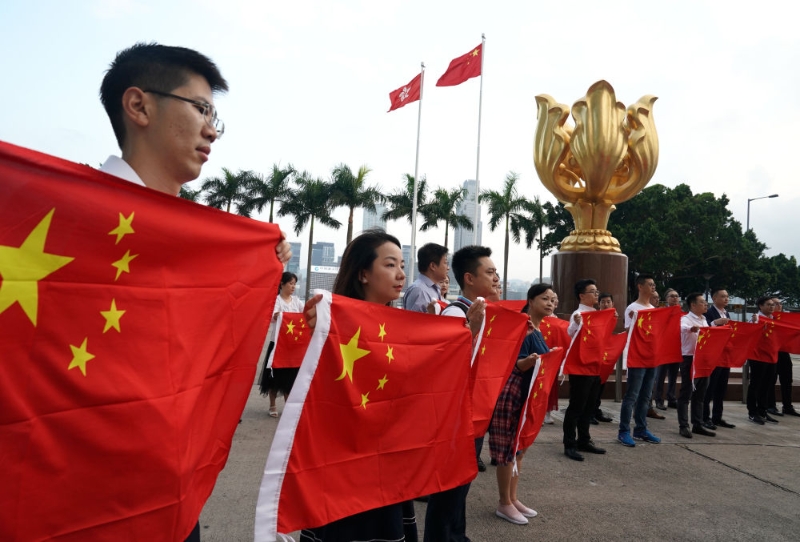 香港特区立法会三读通过《2021年国旗及国徽（修订）条例草案》