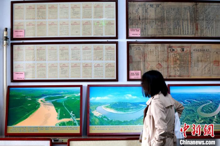 馆内收藏有关黄河的历史文献、实物1000余件(套)，对研究黄河文化具有重要意义。　梁犇 摄