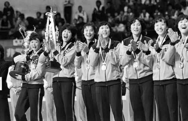 奋斗四十载拼搏铸辉煌——写在中国女排首夺世界冠军四十周年之际