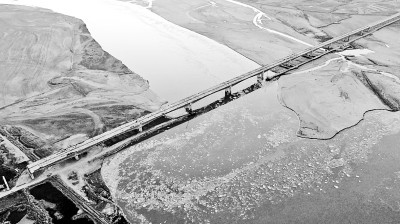 黄河内蒙古河段出现流凌 我国北方河流全面进入凌汛期