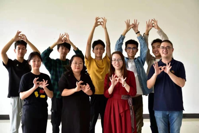 一群年轻人教“AI”学手语，目标是让千万聋人被“听见”