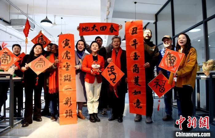 “千年瓷都”江西景德镇留学生的千年瓷都欢乐中国年