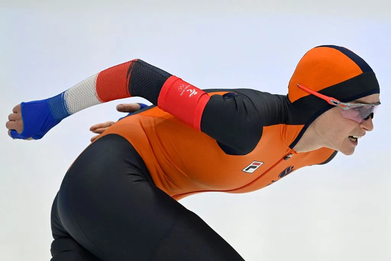 “冰丝带”首个奥运纪录！