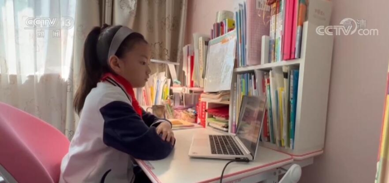 上海：中小学启动线上教学 市民非必要不离沪