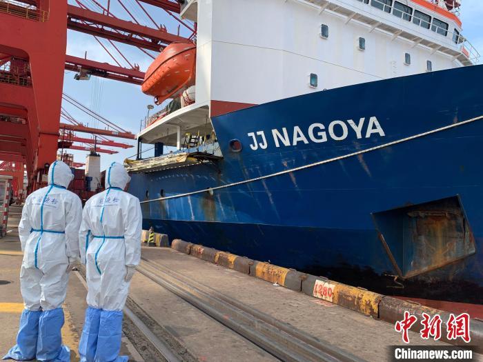 海港口岸国际航船来往频繁。　上海边检总站供图