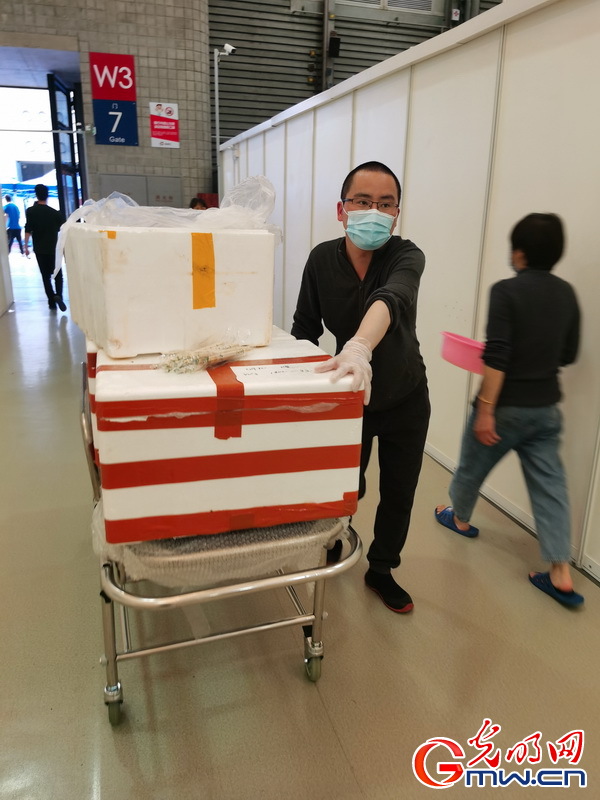 【图片故事】“守沪者联盟”丨探访上海抗疫一线：“我是抗疫患者，也是线患志愿者！”