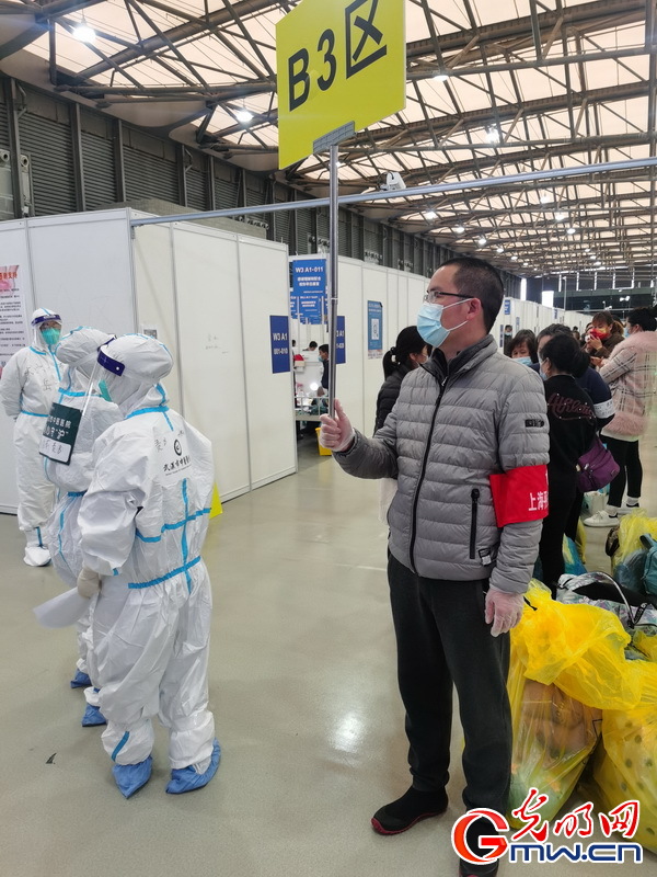【图片故事】“守沪者联盟”丨探访上海抗疫一线：“我是患者，也是志愿者！”
