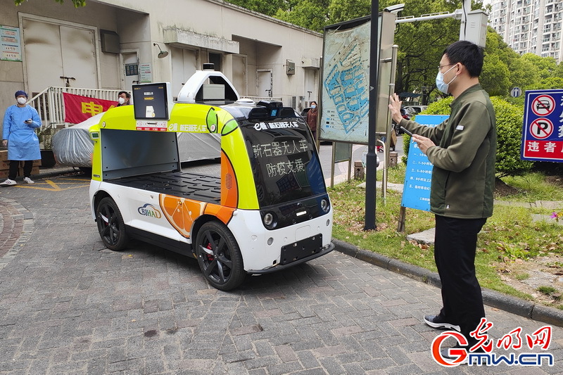 【组图】“守沪者联盟”丨上海：自动驾驶无人车亮相小区 助力疫情保供最后100米