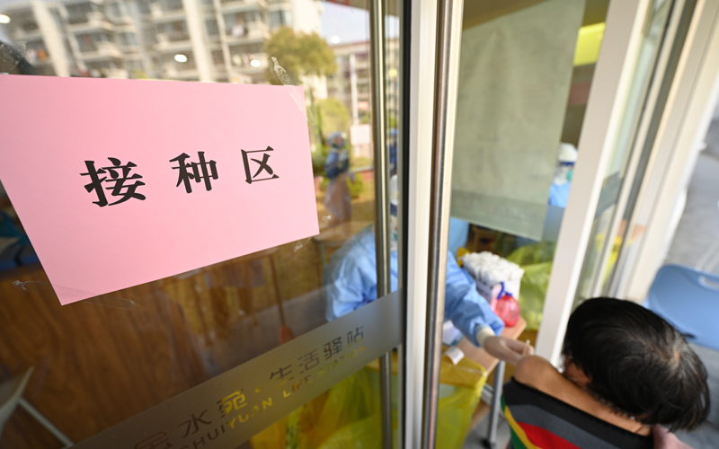 【组图】“守沪者联盟”丨上海：新冠疫苗接种窗口下沉到家门口