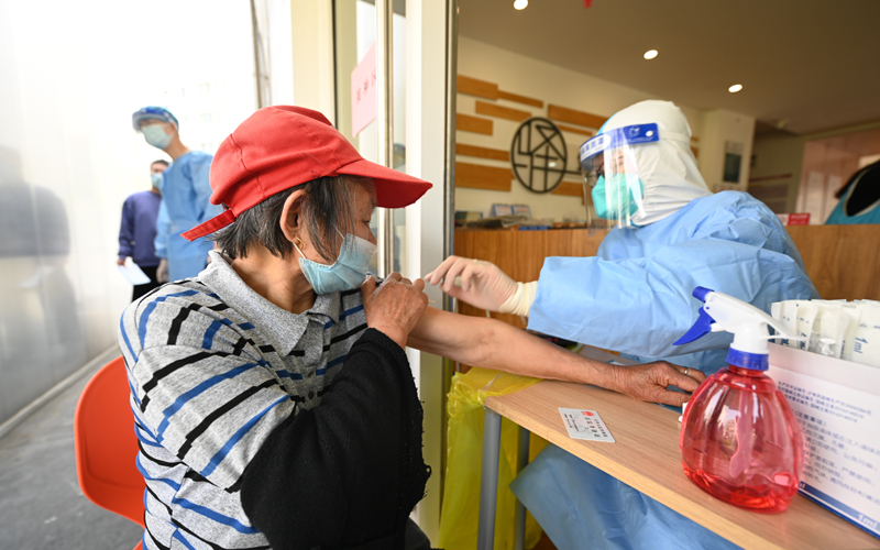 【组图】“守沪者联盟”丨上海：新冠疫苗接种窗口下沉到家门口