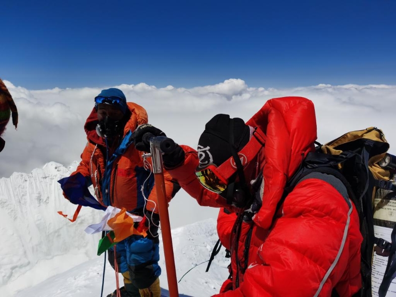 我国科考队员成功登顶珠峰 珠峰科考创造多项新纪录
