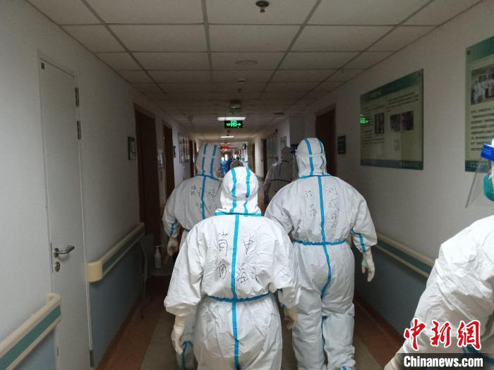 江苏援沪医疗队方舱队进驻定点医院 提供精准医疗救治服务