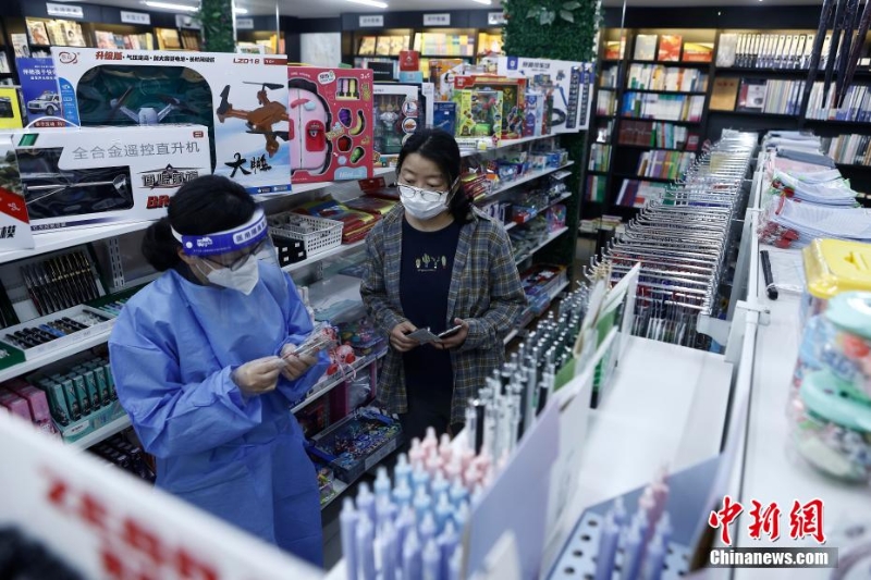 （上海战疫录）上海市首家实体书店恢复线下营业