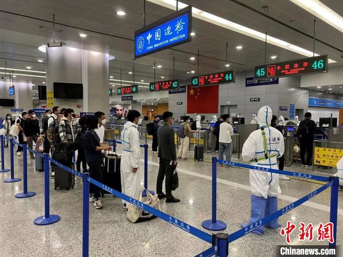 （上海战疫录）上海浦东国际机场口岸：全力抓通关 保供保畅促企业复工复产