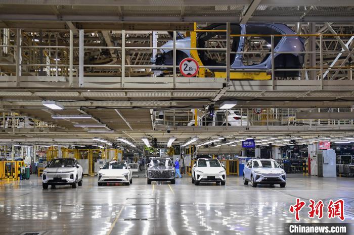 (上海战疫录)“沪”动进行时：“链式复工”带动汽车产业链稳定运转