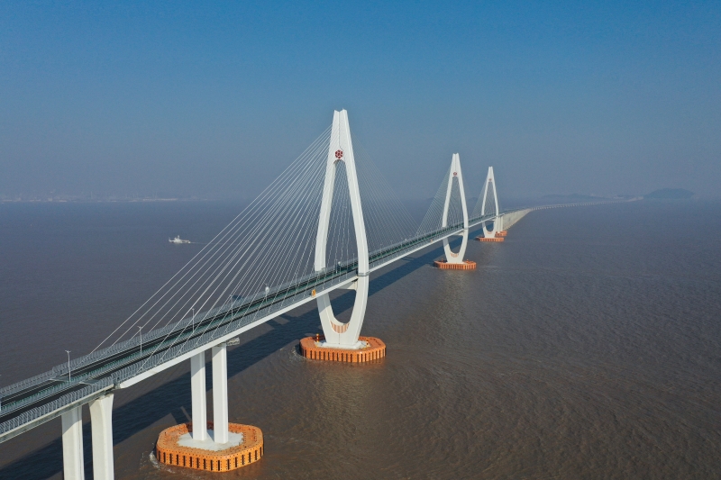 图为2021年12月29日拍摄的舟岱大桥（无人机照片）。