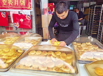 从内到外华而更“实” 陕西传统月饼受欢迎