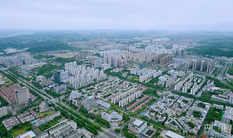 【大时代】崇左：“边关红城”扮靓绿色生态家园 “南疆国门”拓展对外贸易新局