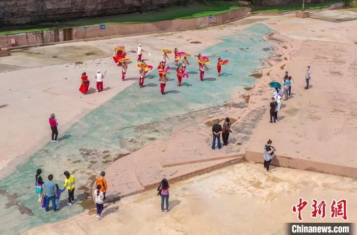 陕西壶口景区举办双节主题活动 让游客尽享浓浓节日气氛