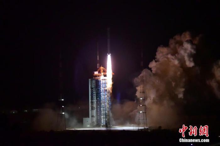 2021年10月14日18时51分，中国在太原卫星发射中心采用长征二号丁运载火箭，成功发射首颗太阳探测科学技术试验卫星“羲和号”。 <a target='_blank' href='/'>中新社</a>发 郑逃逃 摄