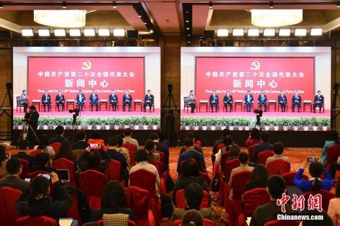 7省区代表团接受集体采访：“江河湖海”中映出新发展理念