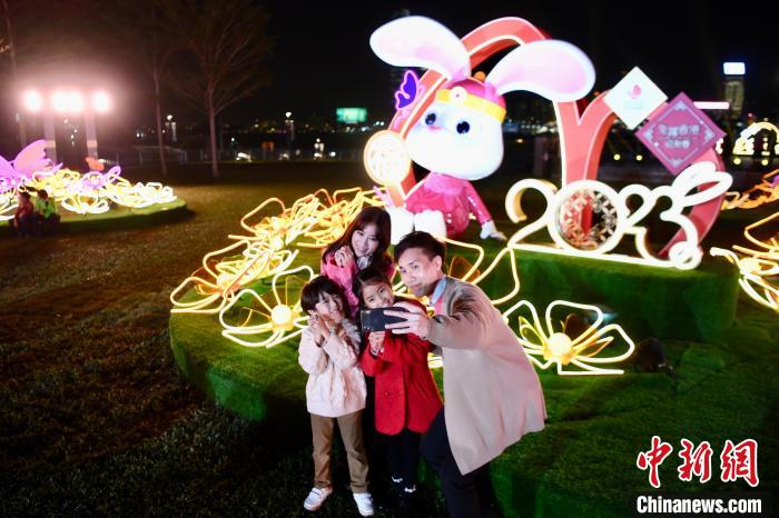 （新春见闻）香港“福兔”迎新春 贺年互动装饰添气氛