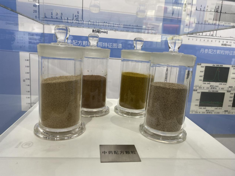 佛山市南海区，广东一方制药有限公司展厅里展示的中药配方颗粒。