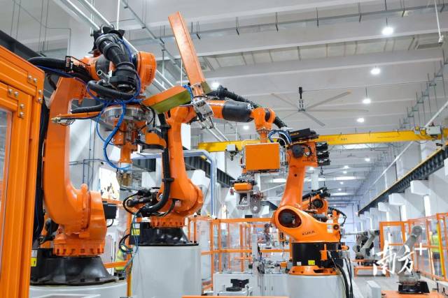 【高质量发展看中国】佛山的无人化工厂里，“机器人生产机器人”