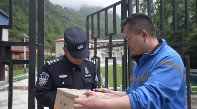 新华全媒+ | 西藏：高原快递直达边境百姓家
