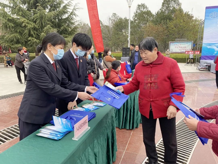 合阳县人民检察院组织干警参加“世界水日”“中国水周”宣传活动。