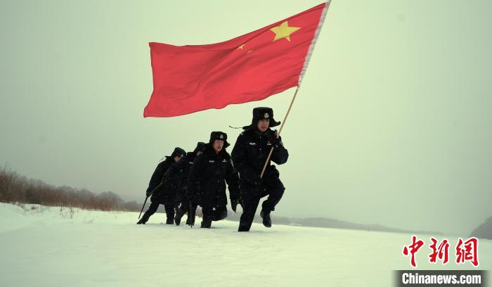 中国“北方第一所”踏雪巡边：来自北纬53°的戍守